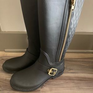 *Moving* Steve Madden Rain-boots